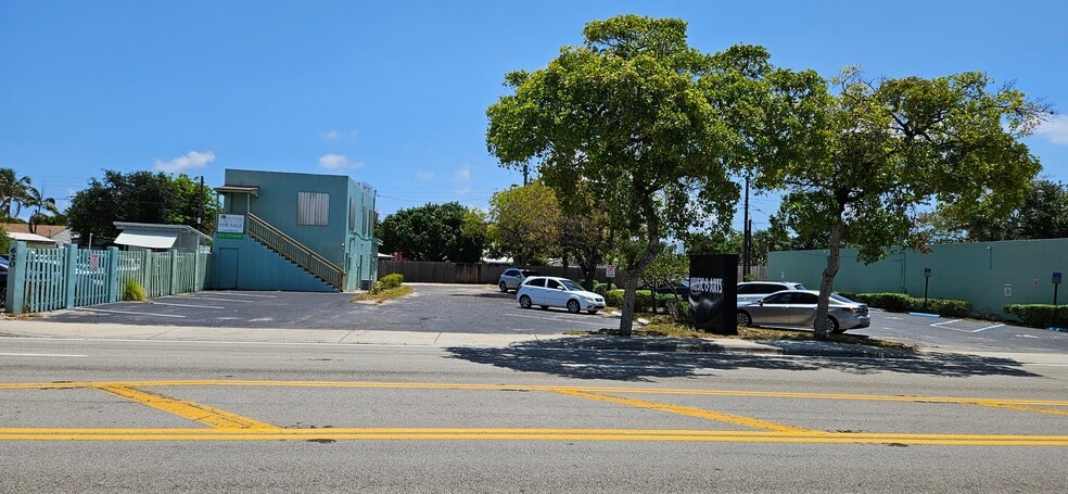 More Photos Of 618 N Dixie Hwy, Lake Worth Freestanding For Lease