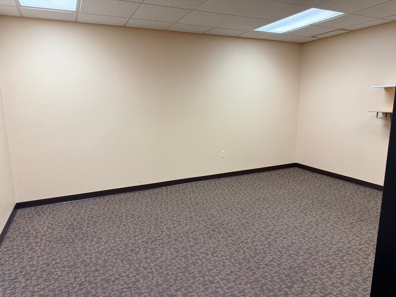 More Photos Of 1001 Arboretum Dr, Waunakee Flex For Lease