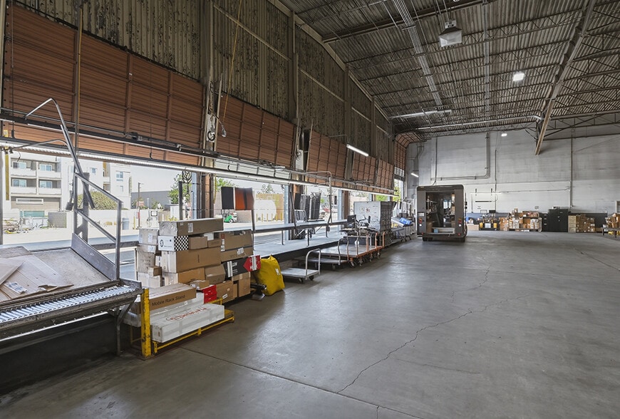 More Photos Of 111 Bingham Dr, San Marcos Distribution For Sale