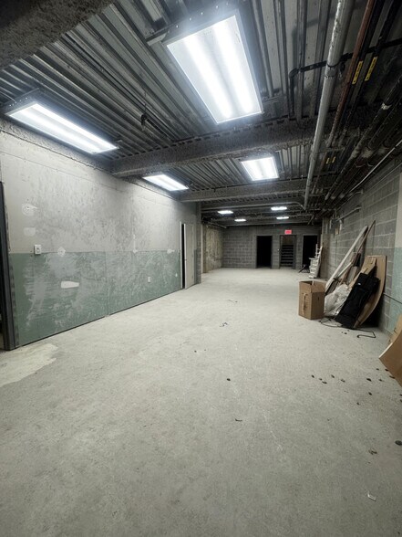 More Photos Of 106-14 Astoria Blvd, Flushing Office Residential For Lease