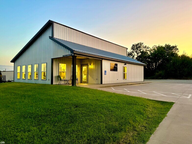 Primary Photo Of 1915 S Santa Fe Ave, Chanute Office For Sale