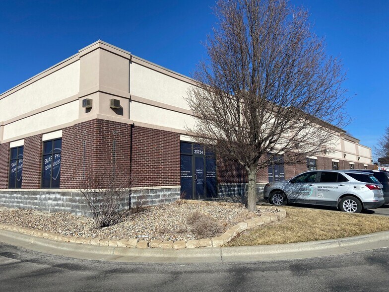 Primary Photo Of 23704-23724 W 83rd Ter, Shawnee Industrial For Lease