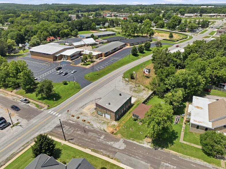 More Photos Of 301 N Elm St, Mountain View Auto Salvage Facility For Sale