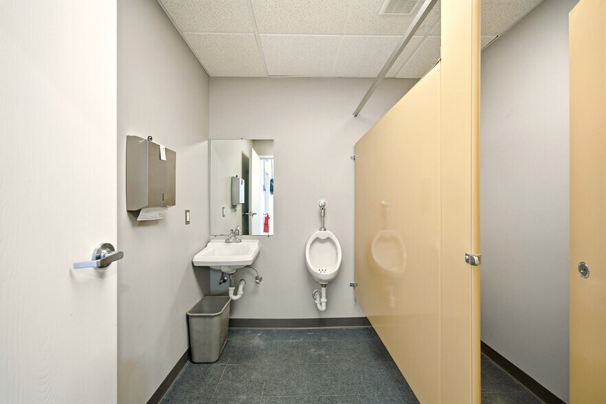 More Photos Of 11887-11897 Belden Ct, Livonia Warehouse For Lease