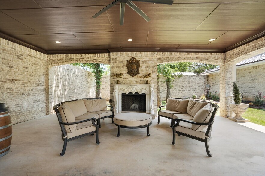 More Photos Of 7700 Glen Rose Hwy, Granbury Lodge Meeting Hall For Sale