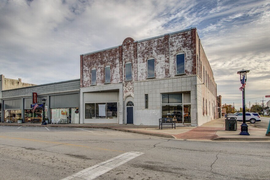 More Photos Of 308 E Don Tyler Ave, Dewey Storefront For Sale