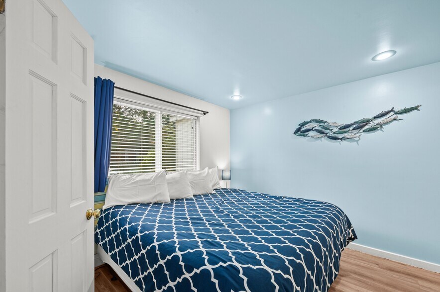 More Photos Of 231 E Buffalo St, New Buffalo Hotel For Sale