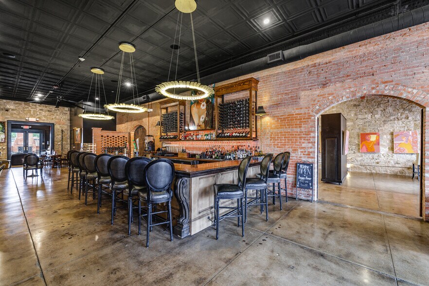 More Photos Of 38 N Chadbourne St, San Angelo Bar For Sale