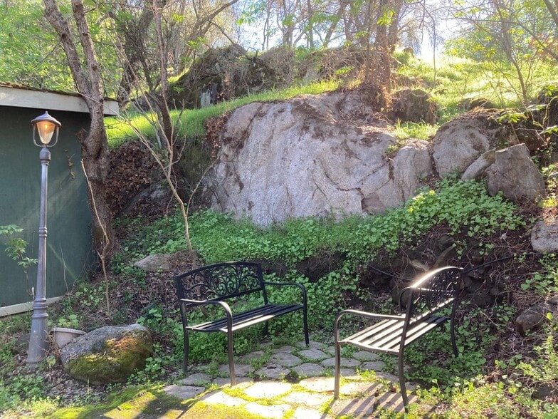 More Photos Of 42975 Sierra Dr, Three Rivers Hotel For Sale