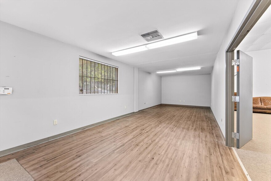 More Photos Of 352 Tall Pines Rd, West Palm Beach Warehouse For Sale