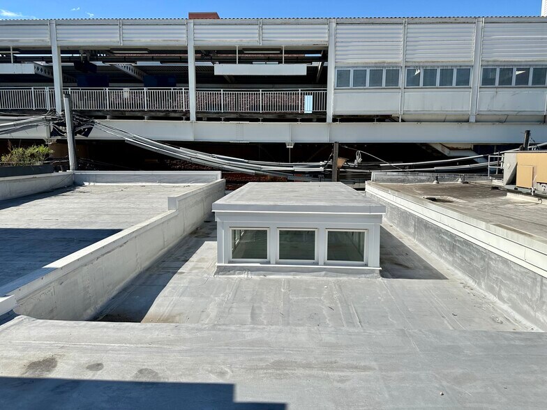 More Photos Of 1908 N Milwaukee Ave, Chicago Manufacturing For Sale