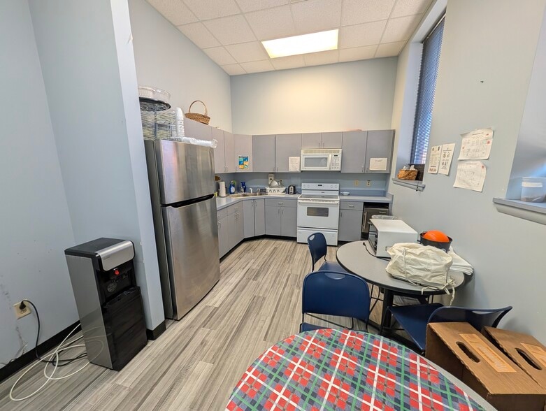 More Photos Of 30 S Mallory St, Hampton Office For Sale