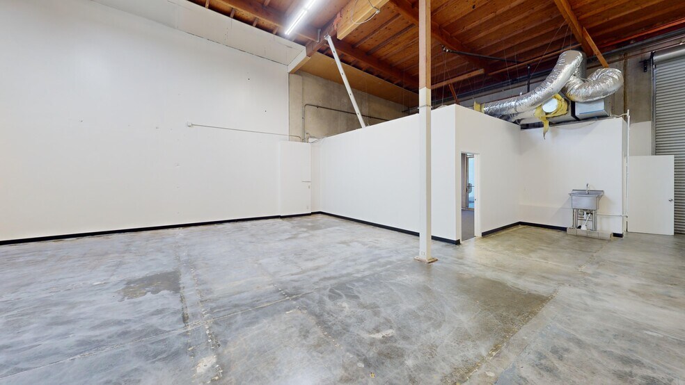 More Photos Of 2300 Walnut Ave, Signal Hill Warehouse For Sale