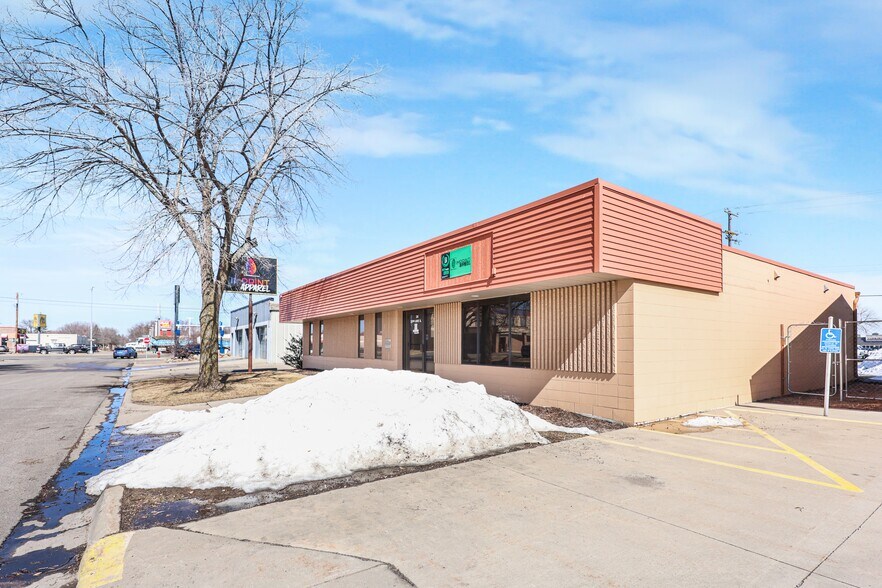 More Photos Of 20 S 32nd Ave S, Saint Cloud Office For Sale