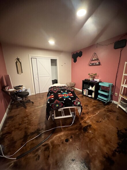 More Photos Of 1152 Commerce Ave, Longview Freestanding For Sale