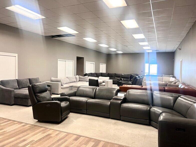 More Photos Of 7410 Sni-A-Bar Rd, Kansas City Manufacturing For Lease