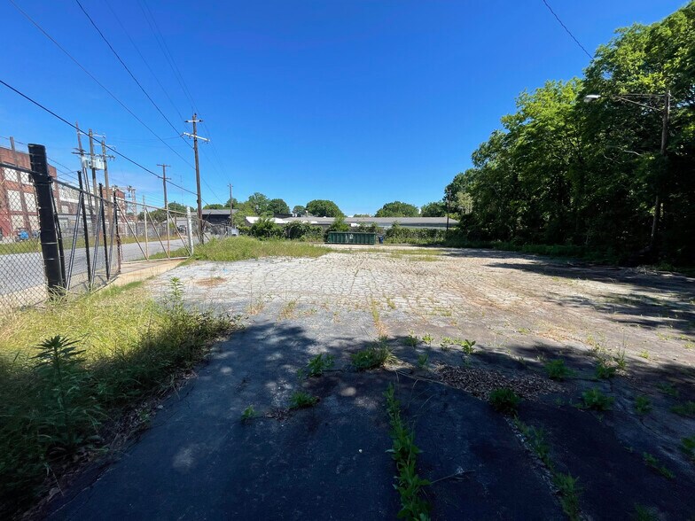 More Photos Of 792 SW Windsor St, Atlanta Warehouse For Lease