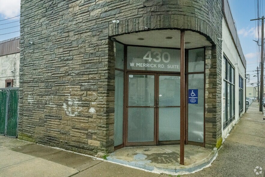 More Photos Of 430 W Merrick Rd, Valley Stream Office For Lease