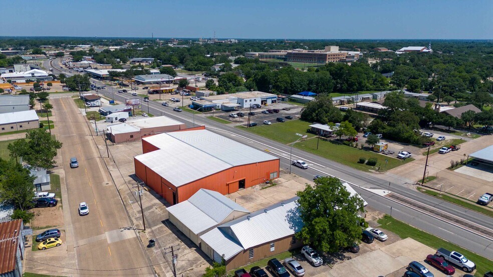 More Photos Of 1502 S Texas Ave, Bryan Light Distribution For Lease