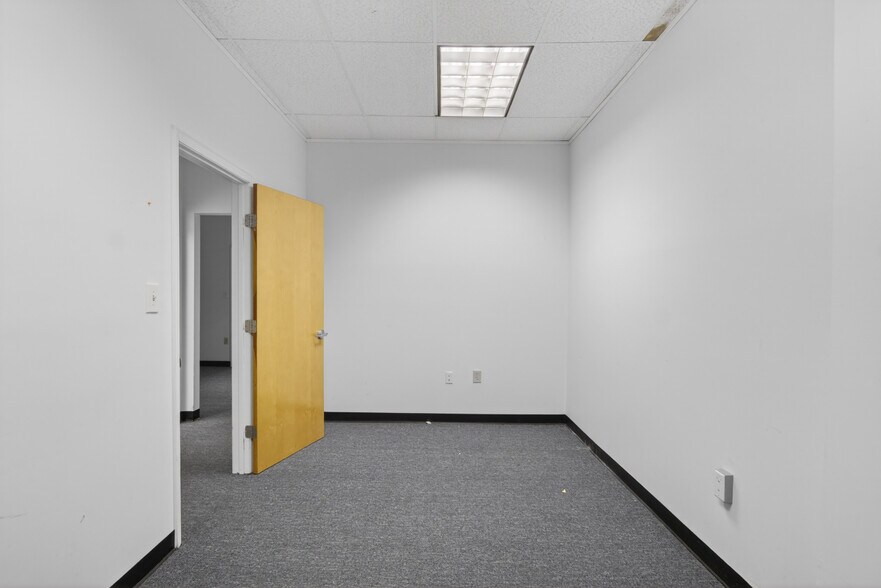 More Photos Of 126 N Main St, Warrenton Medical For Lease