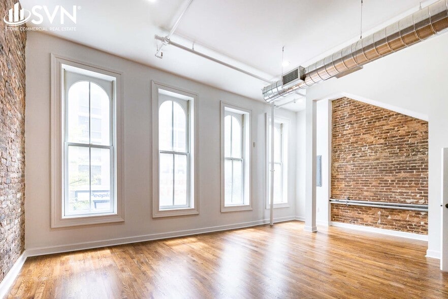 More Photos Of 127-129 W Main St, Lexington Storefront Retail Office For Lease