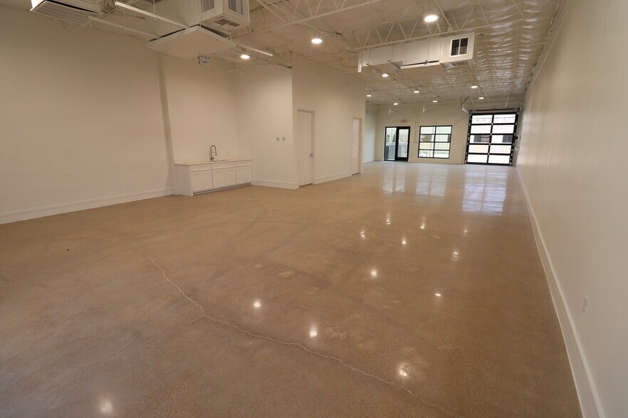More Photos Of 155-165 Cole St, Dallas Freestanding For Lease