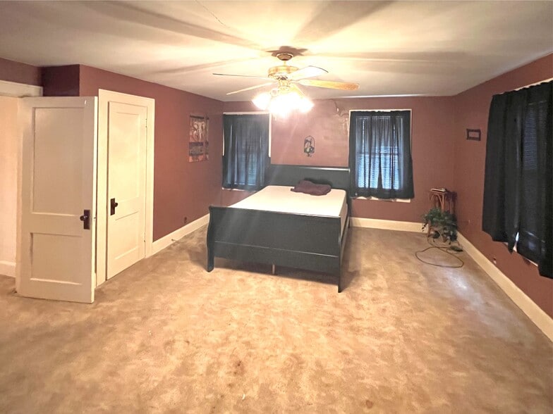 More Photos Of 621 E Broadway St, Altus Office Residential For Sale