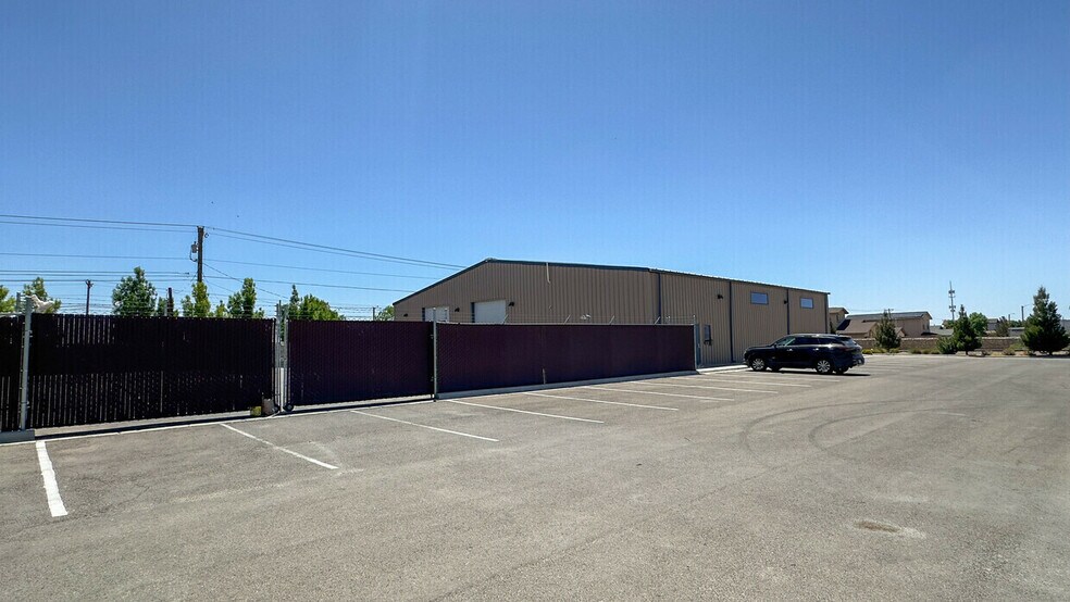 More Photos Of 10481 Railroad Dr, El Paso Warehouse For Lease