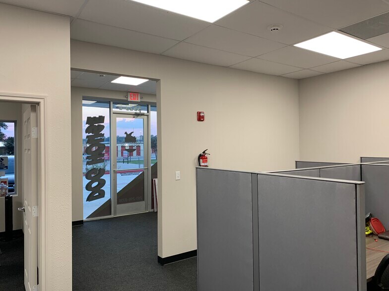 More Photos Of 5523 FM 1488, The Woodlands Showroom For Lease