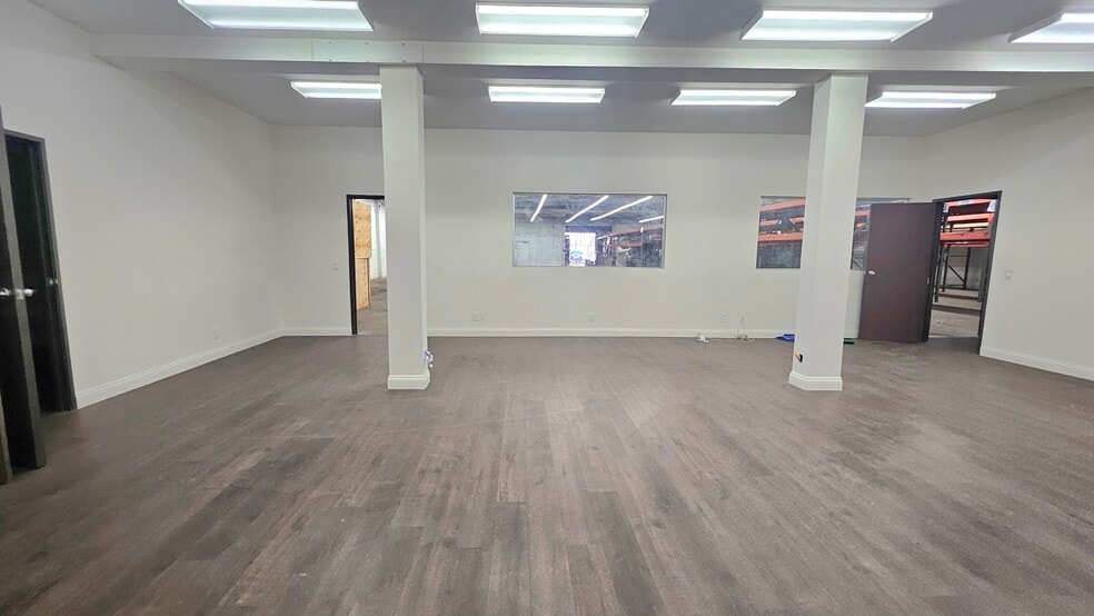 More Photos Of 465 E 32nd St, Los Angeles Warehouse For Lease