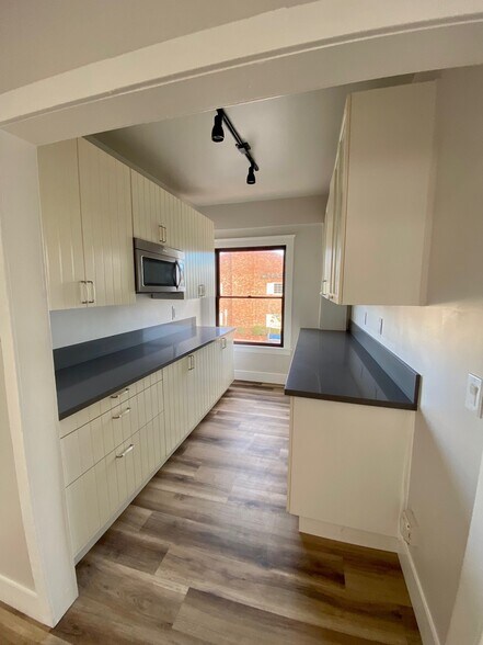 More Photos Of 970-980 Garnet Ave, San Diego Storefront Retail Office For Lease