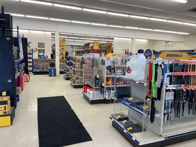 More Photos Of 110-114 S Rum River Dr, Princeton General Retail For Lease