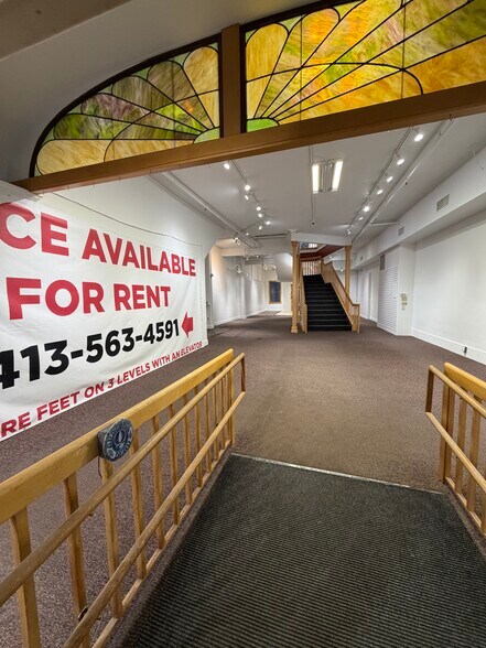 More Photos Of 189 Main St, Northampton Storefront Retail Office For Lease