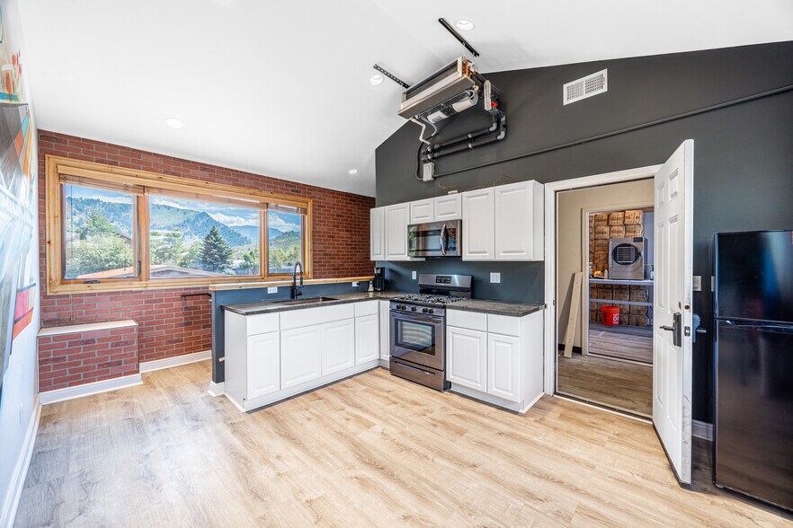 More Photos Of 40833 Highway 6, Avon General Retail For Sale