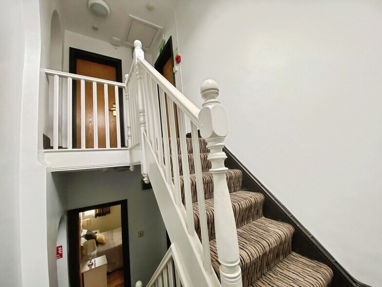 More Photos Of 144-150 Caversham Rd, Reading Hotel For Sale