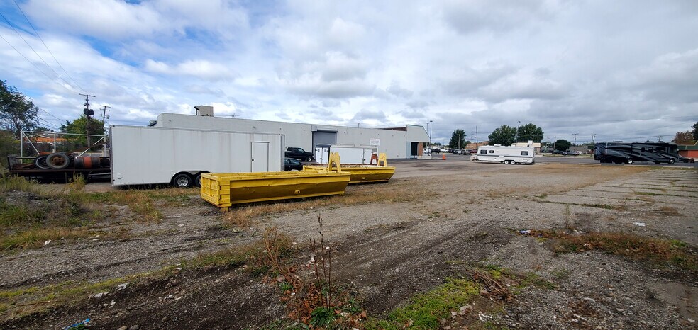 More Photos Of 31938 Groesbeck Hwy, Fraser Freestanding For Sale