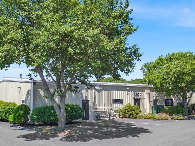 More Photos Of 10 Rainbow Ter, Danvers Warehouse For Lease