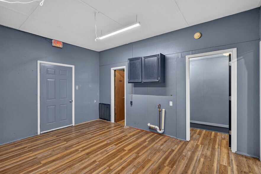 More Photos Of 308 S Main St, Burnet General Retail For Sale