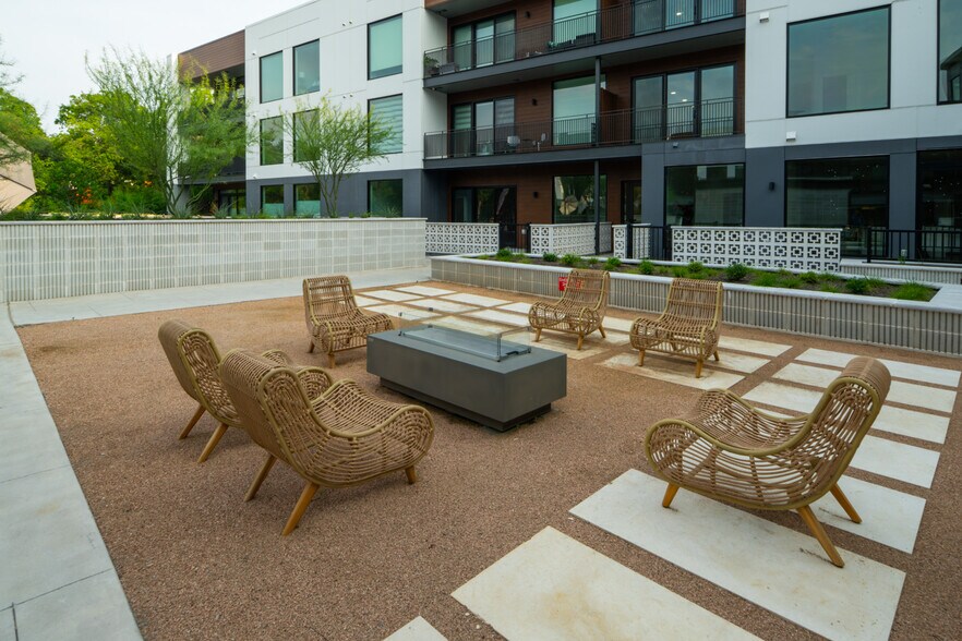 More Photos Of 2209 S First St, Austin Apartments For Sale