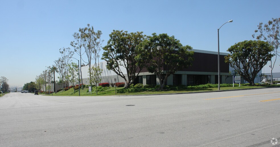 More Photos Of 2030 E University Dr, Rancho Dominguez Warehouse For Lease