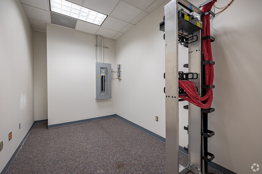 More Photos Of 8530 Corridor Rd, Jessup Flex For Lease
