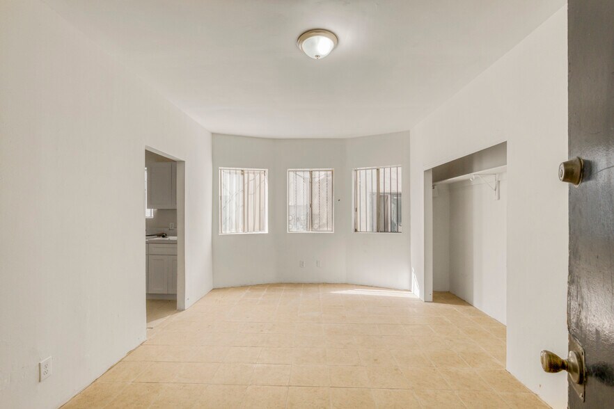 More Photos Of 1513 W 12th Pl, Los Angeles Apartments For Sale