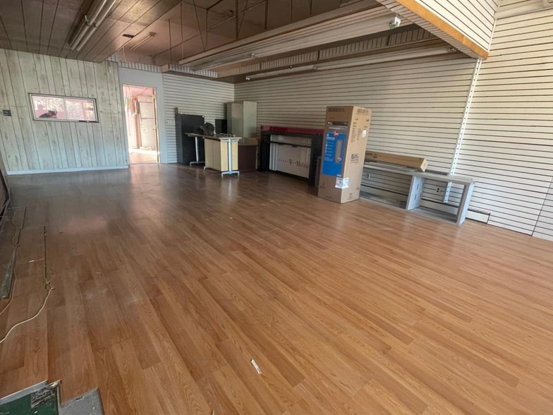 More Photos Of 1858-1866 Deer Park Ave, Deer Park Storefront For Sale