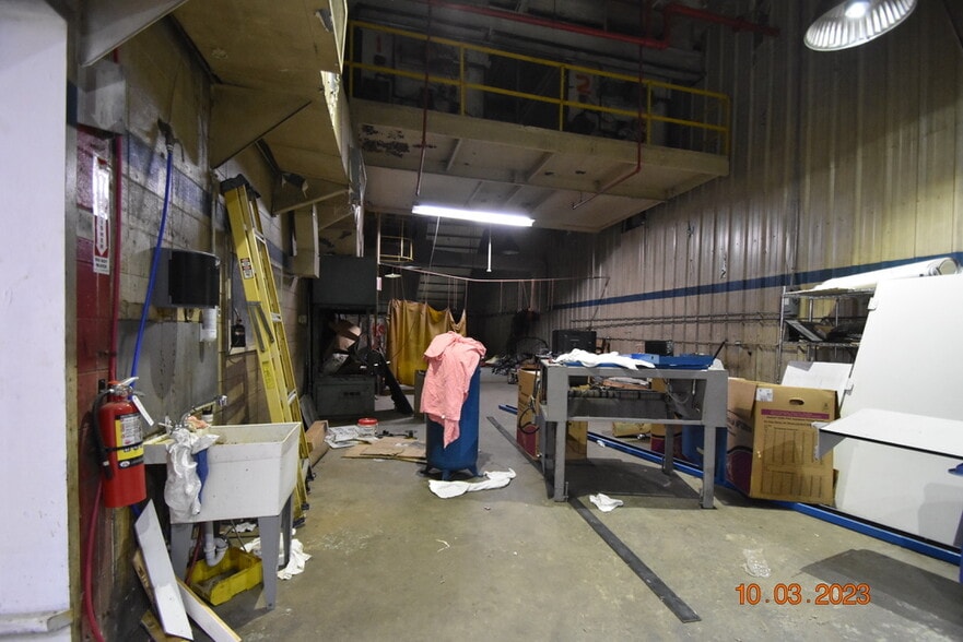 More Photos Of 956 N Broadway St, Greenville Distribution For Sale