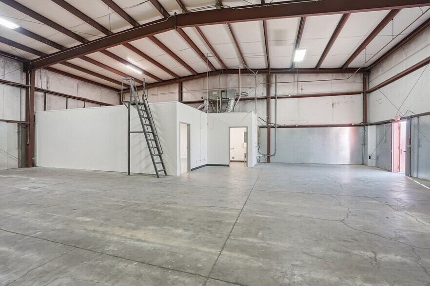 More Photos Of 3845 Rockbottom St, North Las Vegas Light Manufacturing For Lease