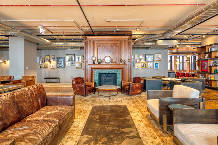 More Photos Of 125 S Clark St, Chicago Loft Creative Space For Lease