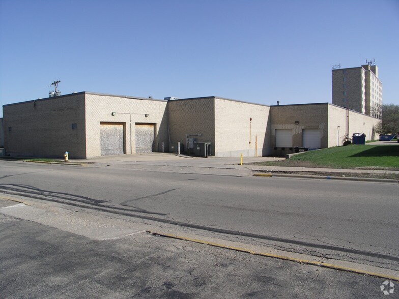 More Photos Of 1000-1006 1st Ave, Rock Falls Unknown For Lease