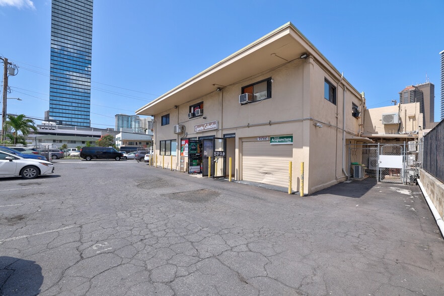 More Photos Of 1694 Kalakaua Ave, Honolulu Freestanding For Sale
