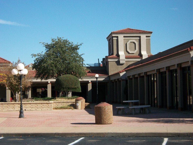 More Photos Of 2611 Plaza Pky, Wichita Falls Unknown For Lease