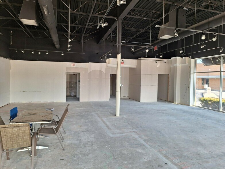 More Photos Of 7840-7852 W 159th St, Orland Park Freestanding For Lease